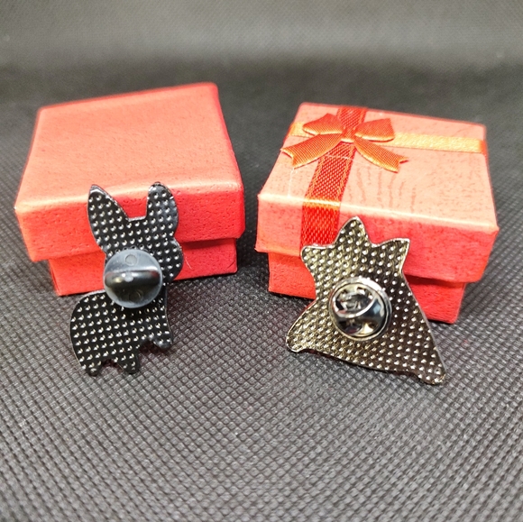 2 Enamel pins cute Corgis. Plus 2 gift box. - Picture 3 of 5